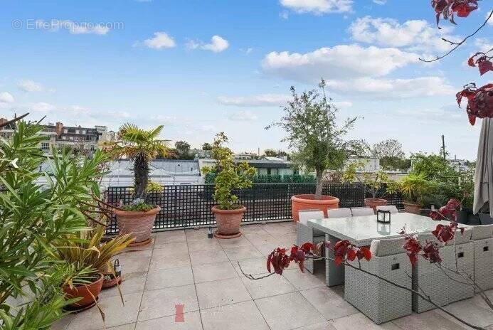 Appartement à NEUILLY-SUR-SEINE