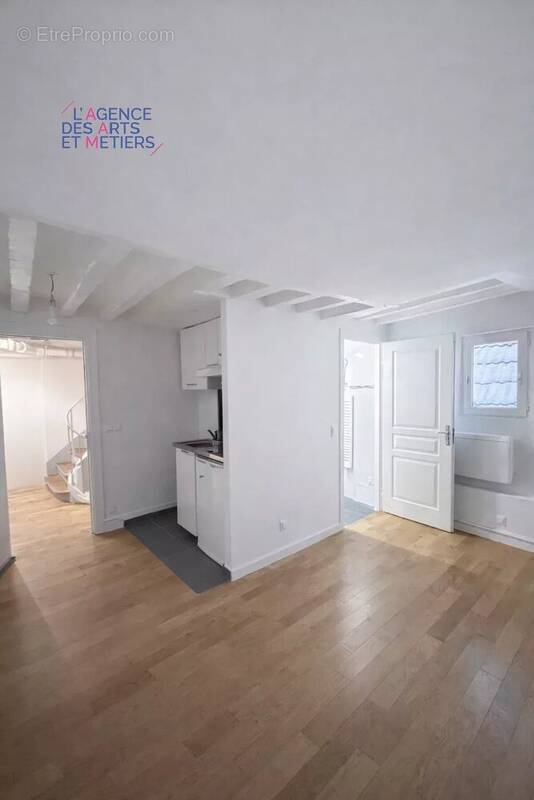 Appartement à PARIS-3E