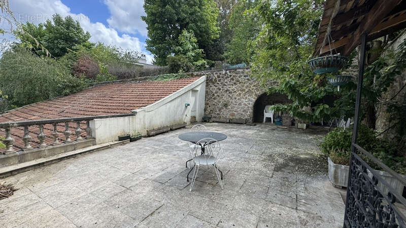 Maison à VILLE-D'AVRAY