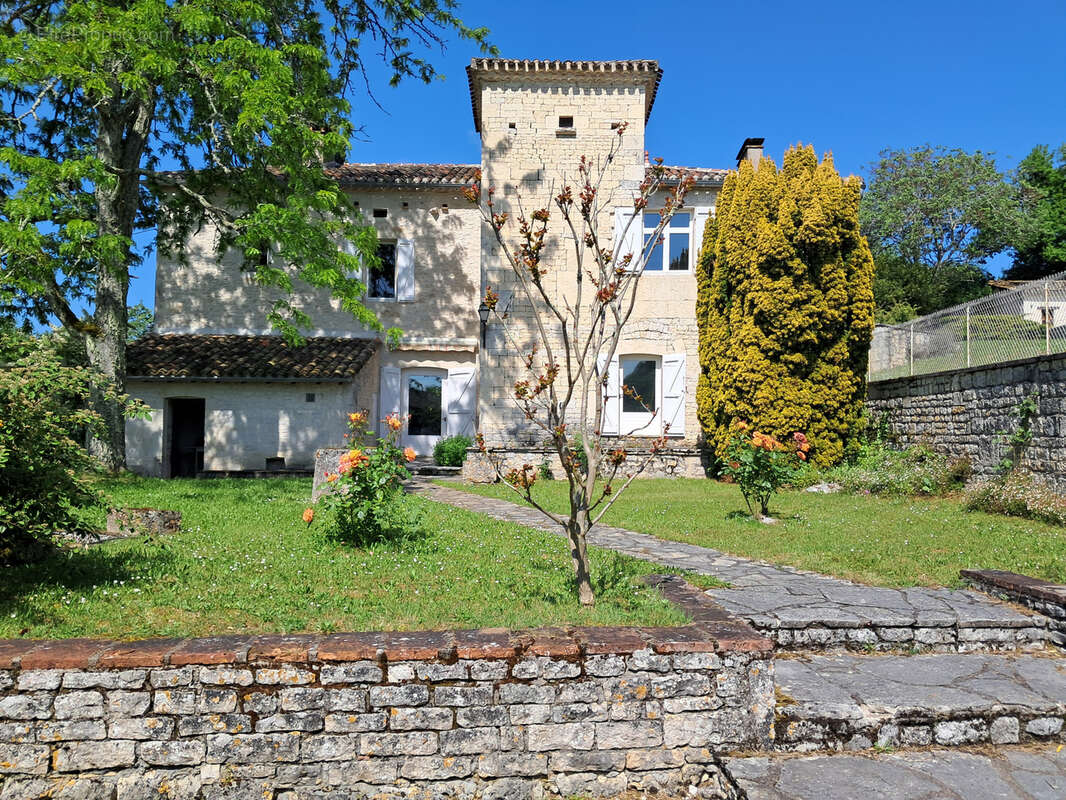 Maison à MONTAIGU-DE-QUERCY