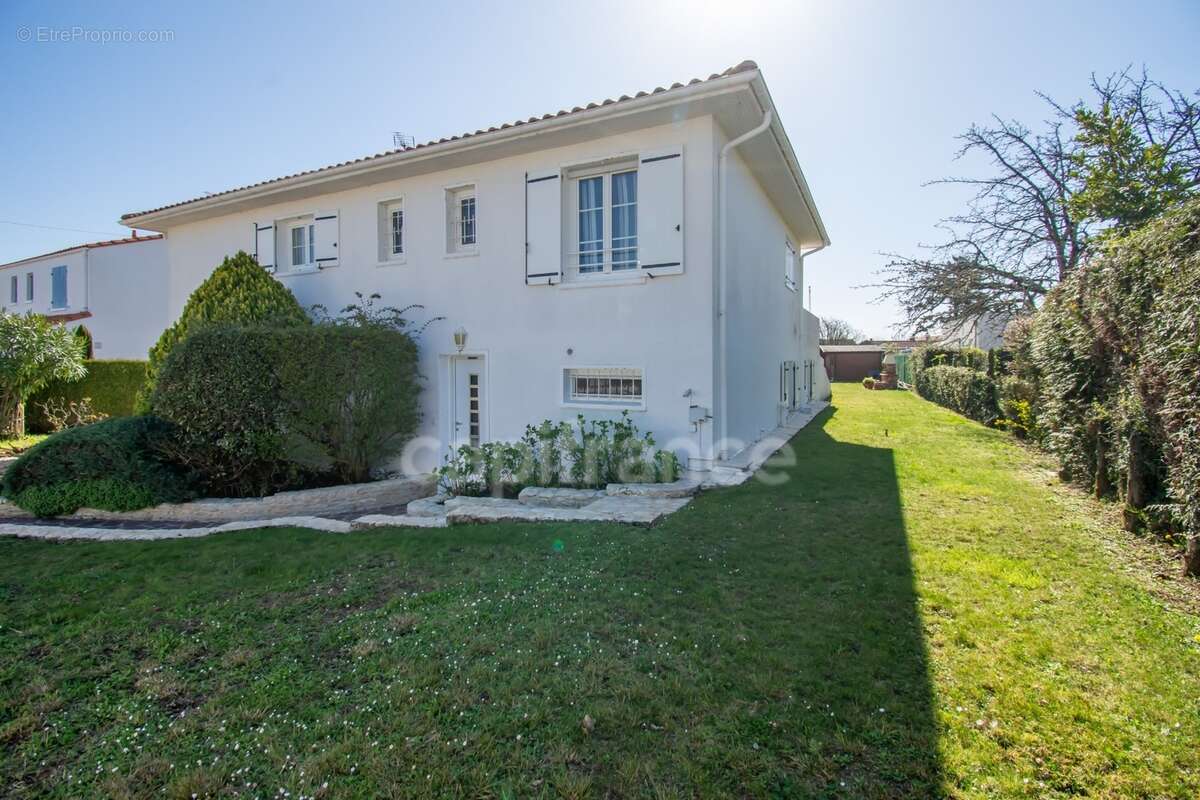 Vaux-sur-mer – maison 160 m² avec piscine, à proximité de pontaillac - photo 24