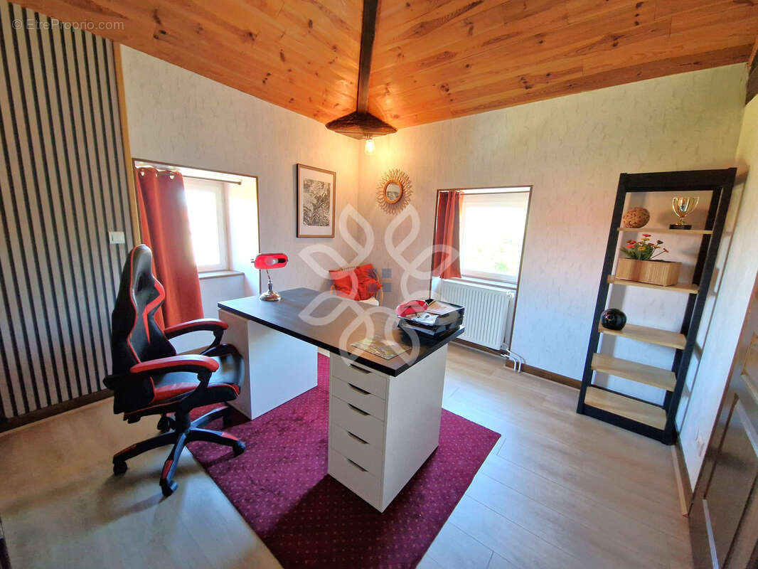 Grande maison en pierre avec cuisine pro   Idéale projet restaurant ou chambres d’hôtes   Proche A75 - photo 13