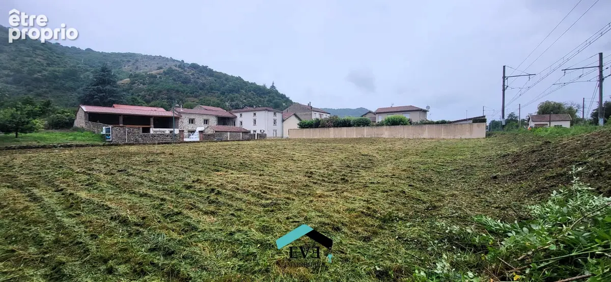 Terrain à SARRAS
