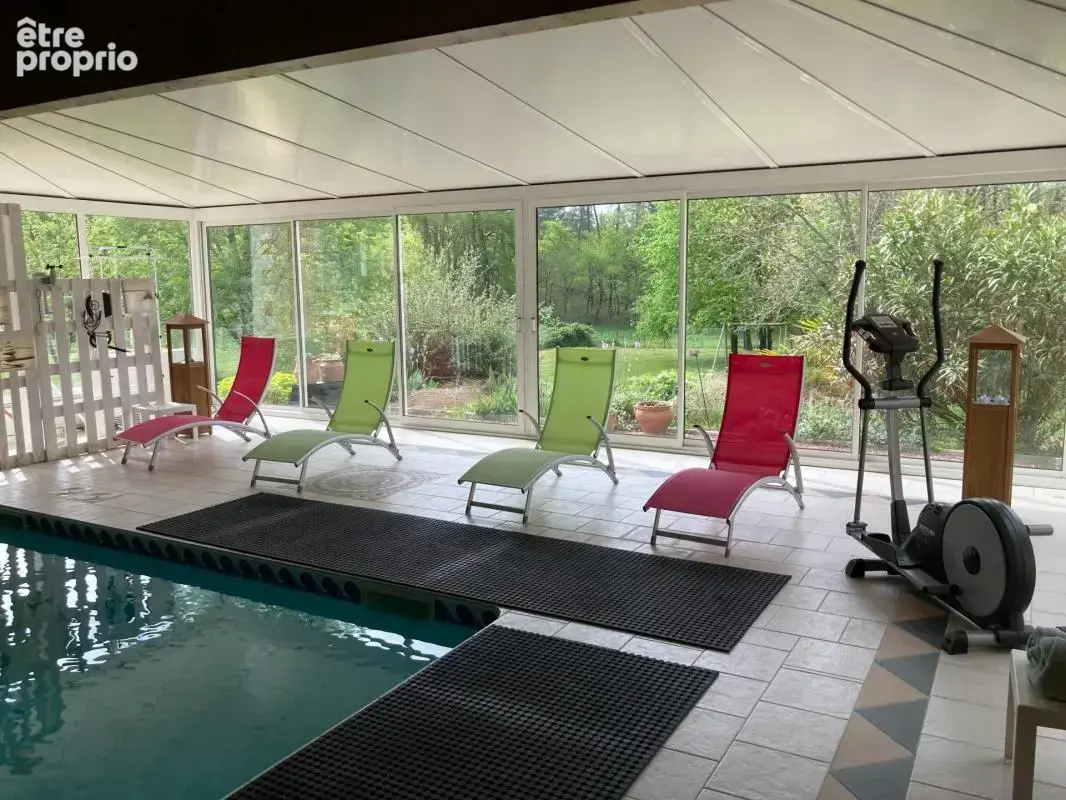 Rare propriété avec piscine intérieure! - photo 7