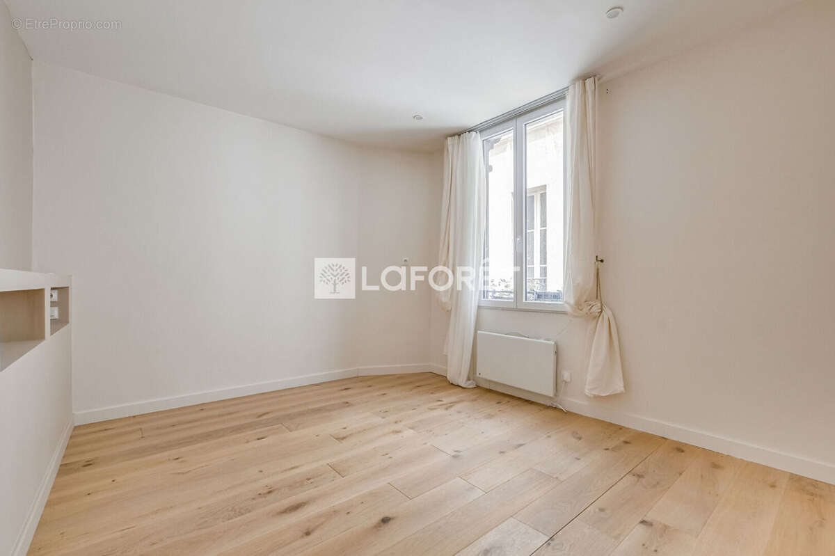 Appartement à PARIS-14E