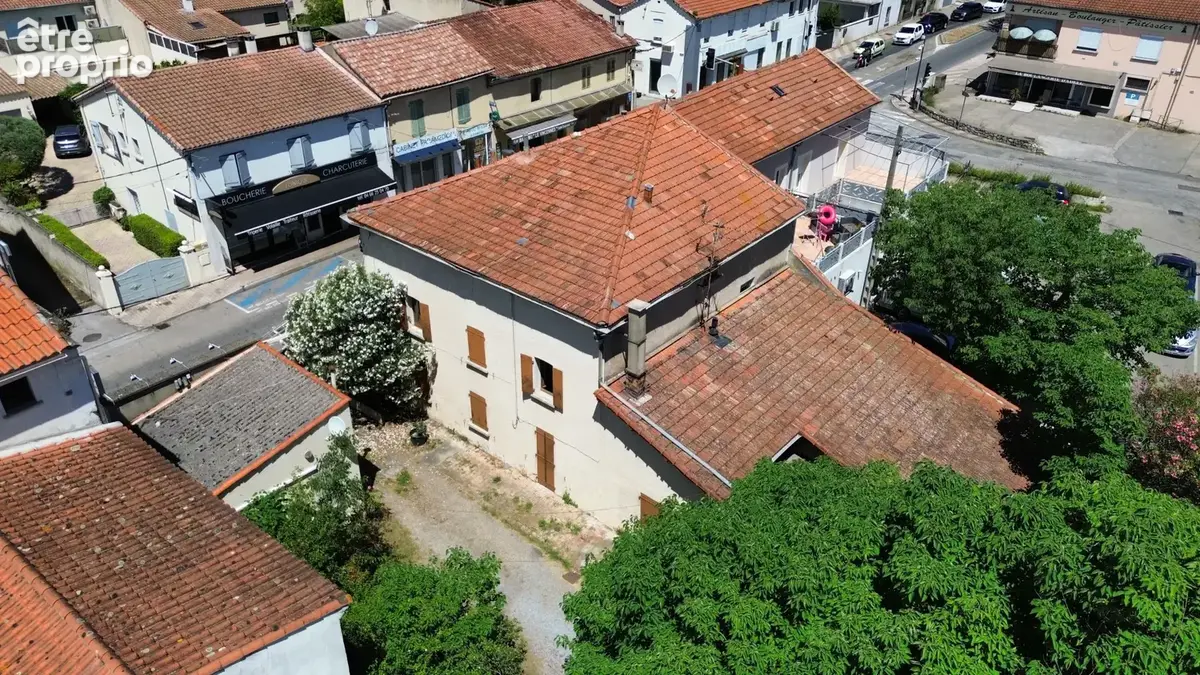 Immeuble avec commerce, appartement et terrain - photo 11