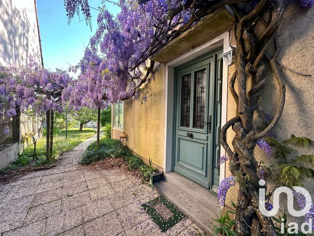 Photo 3 - Maison à THIERS-SUR-THEVE