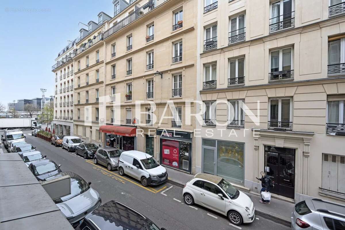 Appartement à PARIS-17E