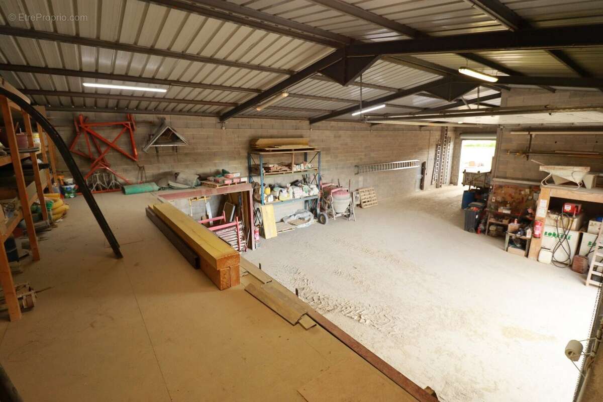 Commerce à QUARANTE