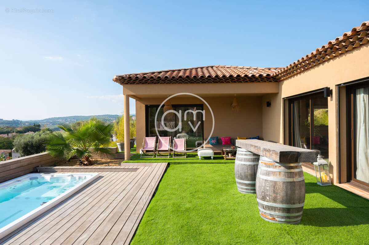 Maison à LE CASTELLET