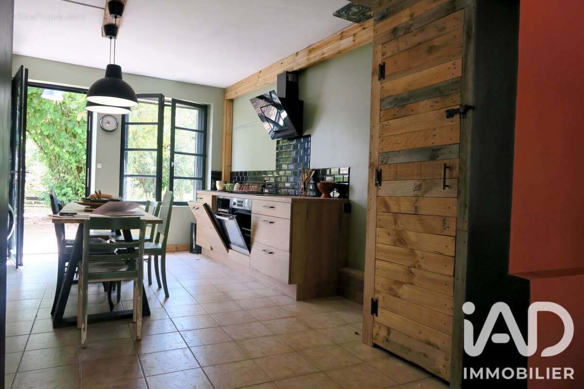 Maison 100 m² à Bouresse  - photo 6