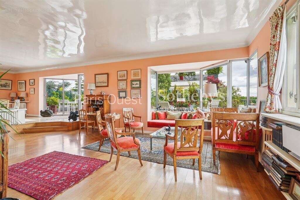 Appartement à NEUILLY-SUR-SEINE