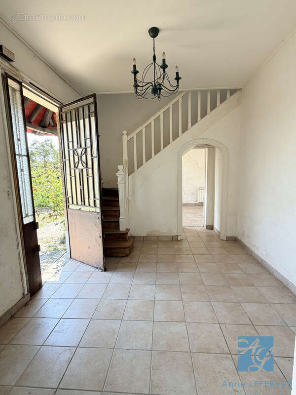 Centre à pied de cette maison de 5 pièces avec garage et jardin - photo 9
