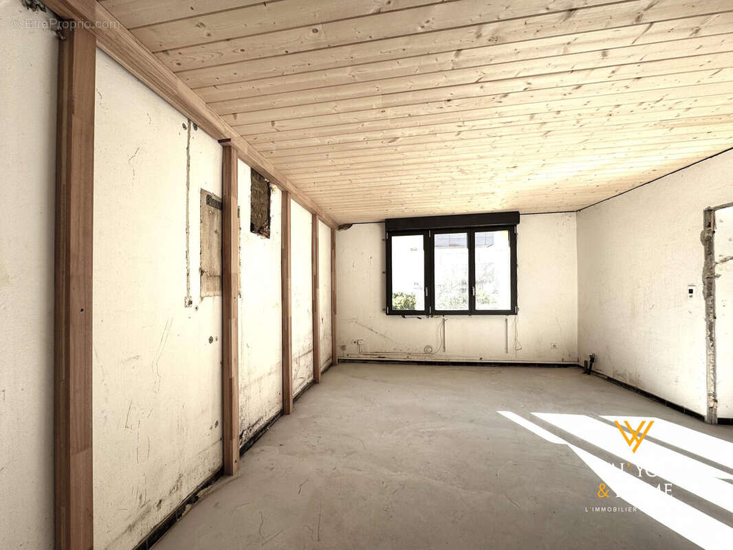 Appartement à LA TOUR-DE-SALVAGNY