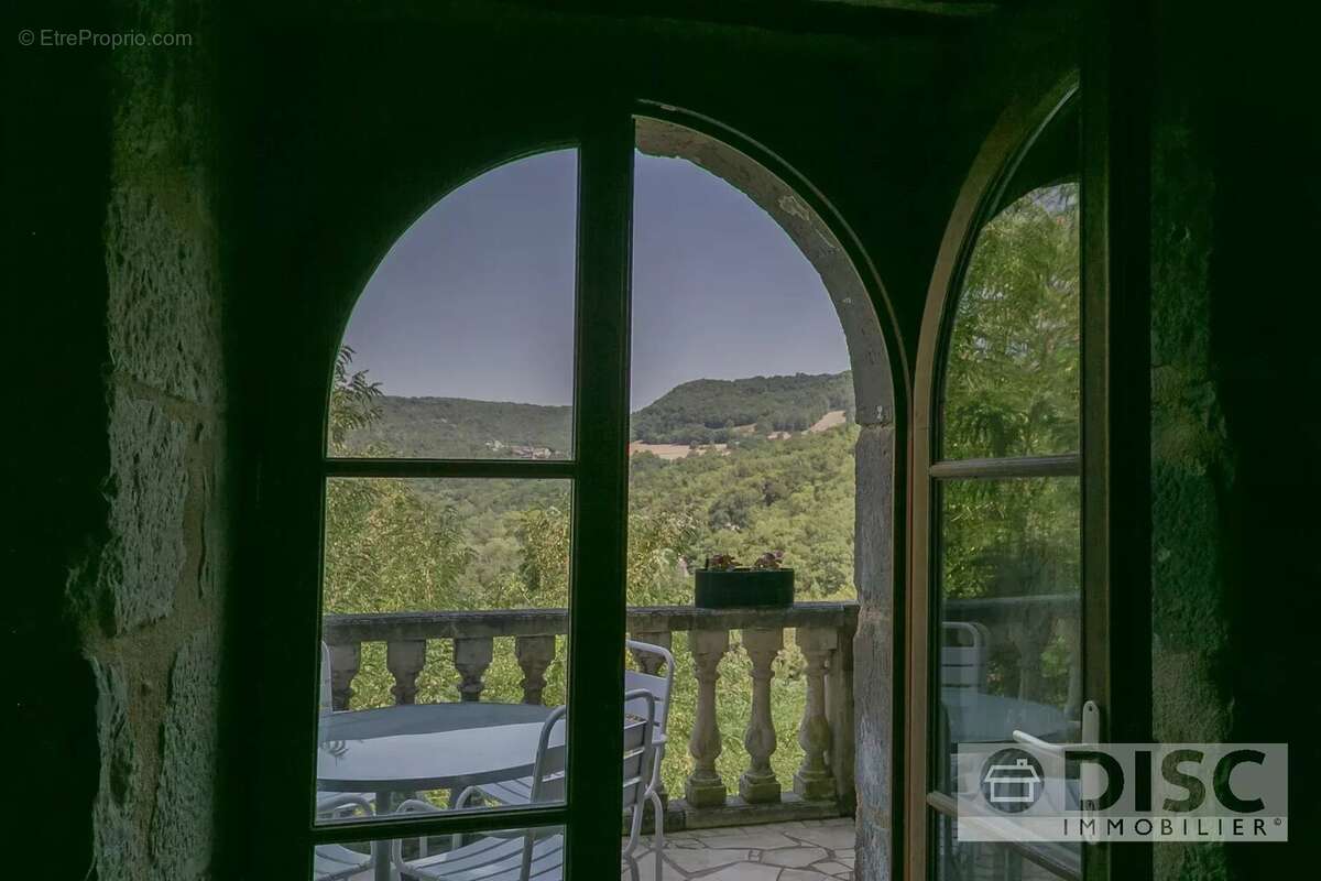Bel appartement avec terrasse et vues imprenables dans le centre médiéval de Penne - photo 4