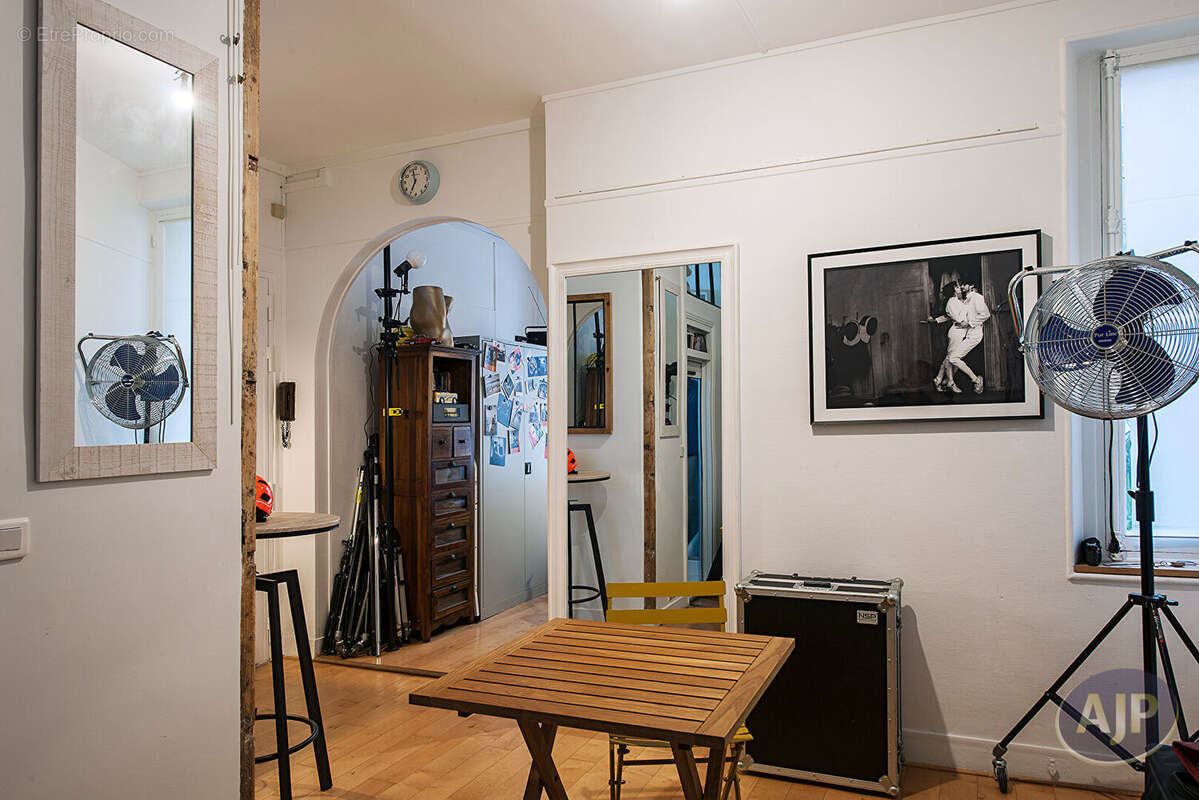 Rez-de-cour - Studio comme un deux pièces - photo 5