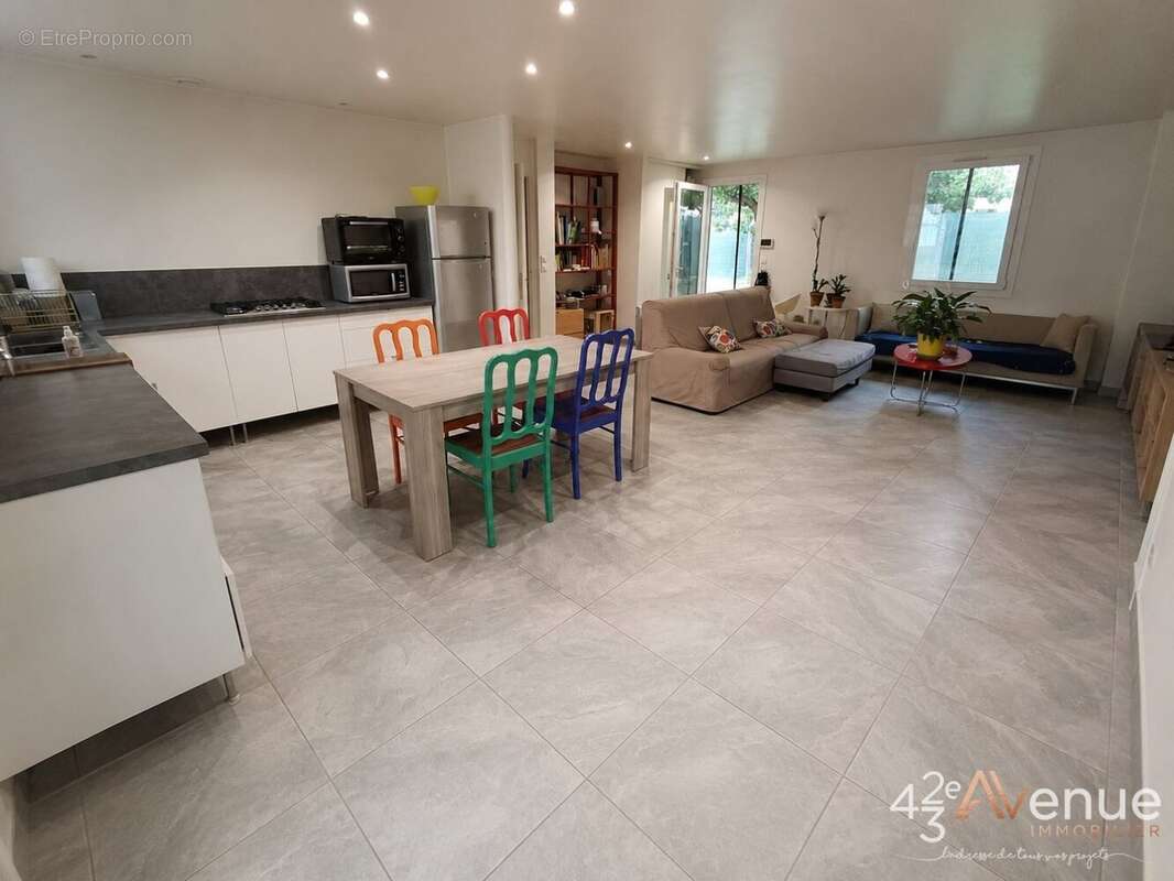 Maison 101 m² à Saint-Just-Saint-Rambert  - photo 4