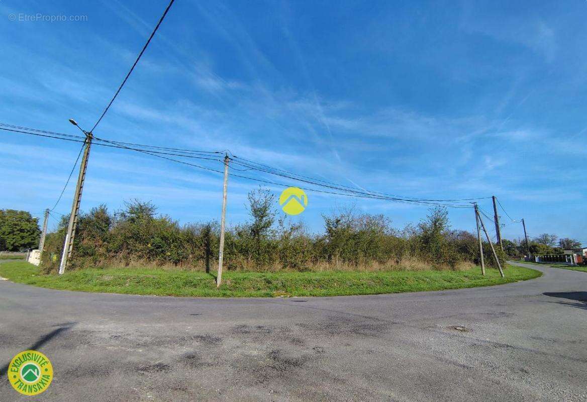 Terrain à MORNAY-SUR-ALLIER