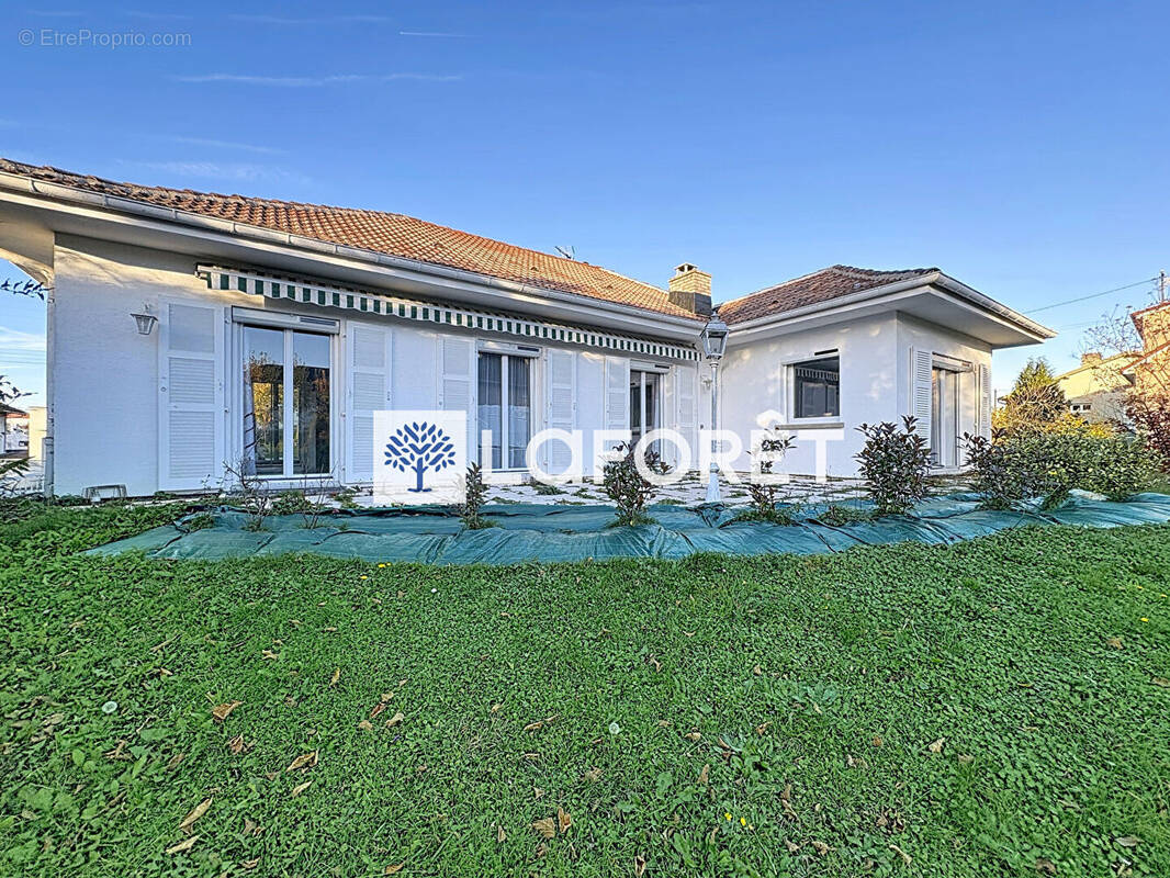 Maison à VIEUX-CHARMONT