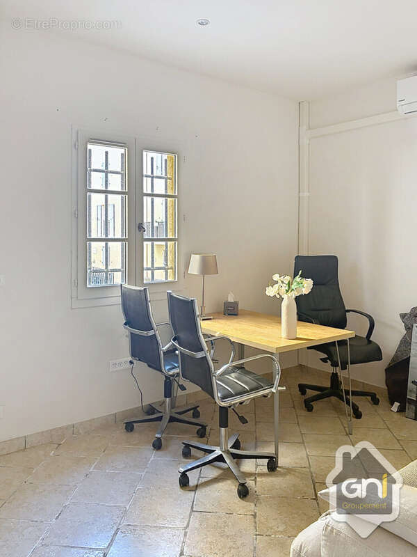 Vente de 2 bureaux et 11box de stockage - photo 4