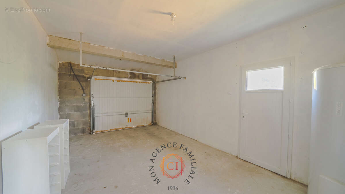 Maison de plain pied de 2013 sur une belle parcelle de 1500m2 de terrain - photo 8