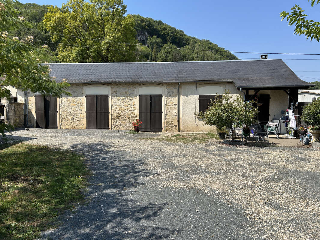 Maison à TERRASSON-LAVILLEDIEU