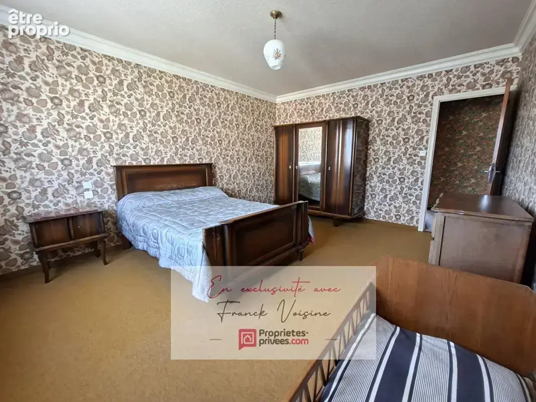 A VENDRE en Exclusivité à Beaurepaire, Ensemble de 2 maisons de 126 et 50 m2 avec plusieurs dépendances et garages sur une parce - photo 7