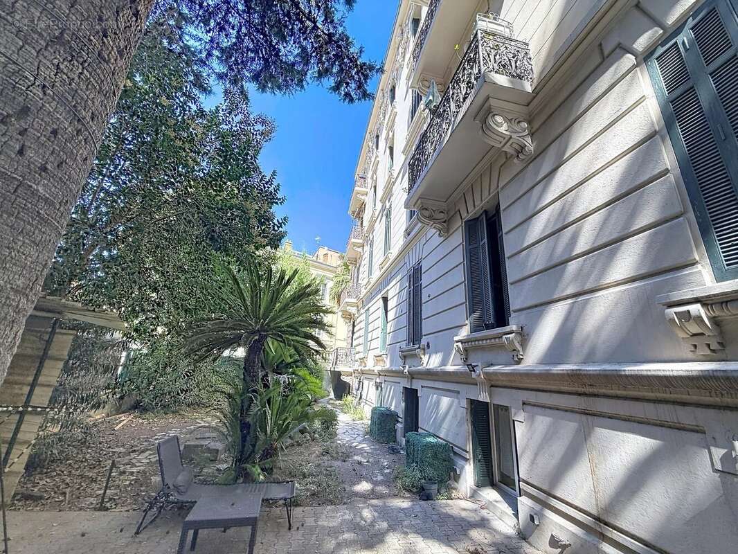 Cannes 300 m. palais : bourgeois a renover + jardin - photo 13
