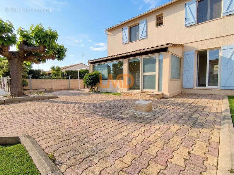 Maison avec fort potentiel, jardin piscinable et panneau solaire - photo 3