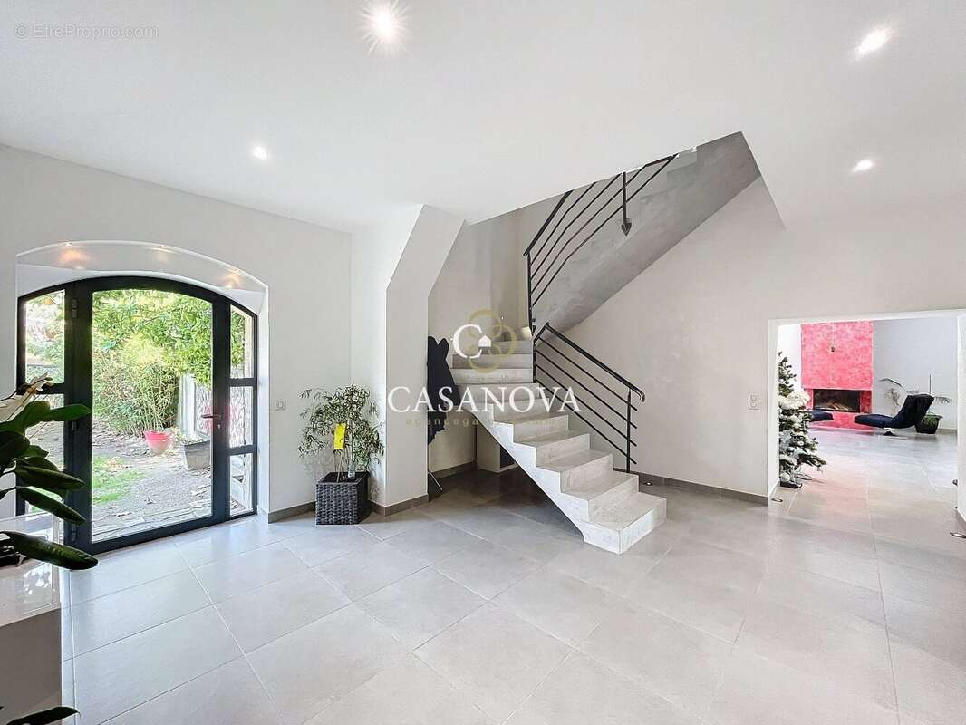 Maison de charme rénovée esprit loft avec piscine et volumes généreux  Pézenas - photo 17