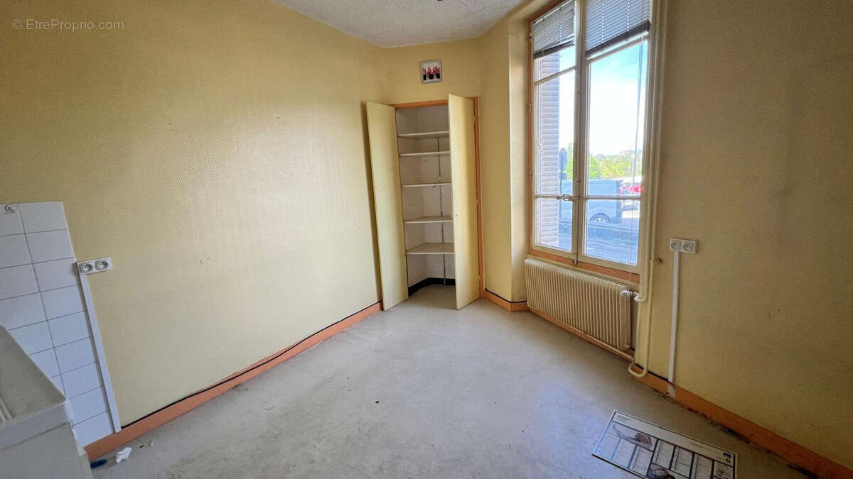 Rez-de-Chaussée avec accès indépendant   idéal habitation ou activité   63 m2 à aménager - photo 6