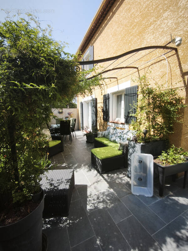 Maison à SAINT-CHAMAS