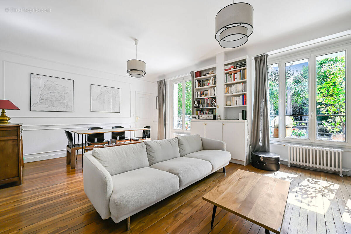 Appartement à PARIS-14E