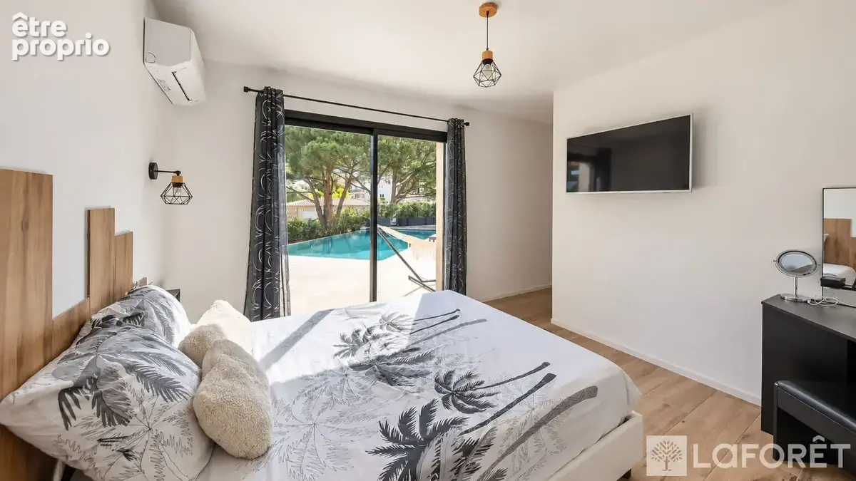 CALVI Élégante villa contemporaine de plain-pied avec piscine à débordement - photo 12