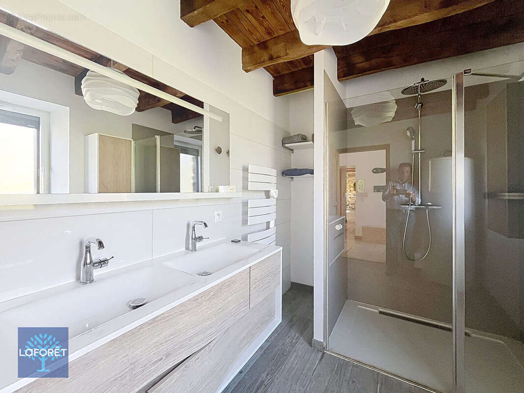 Maison à LIVRE-SUR-CHANGEON