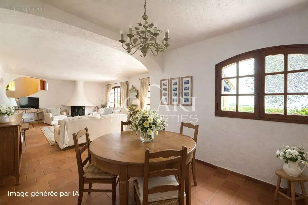 Maison à MANDELIEU-LA-NAPOULE