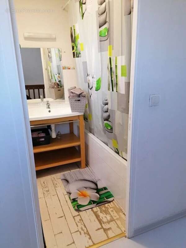 Appartement à SAINT-LAURENT-DU-VAR