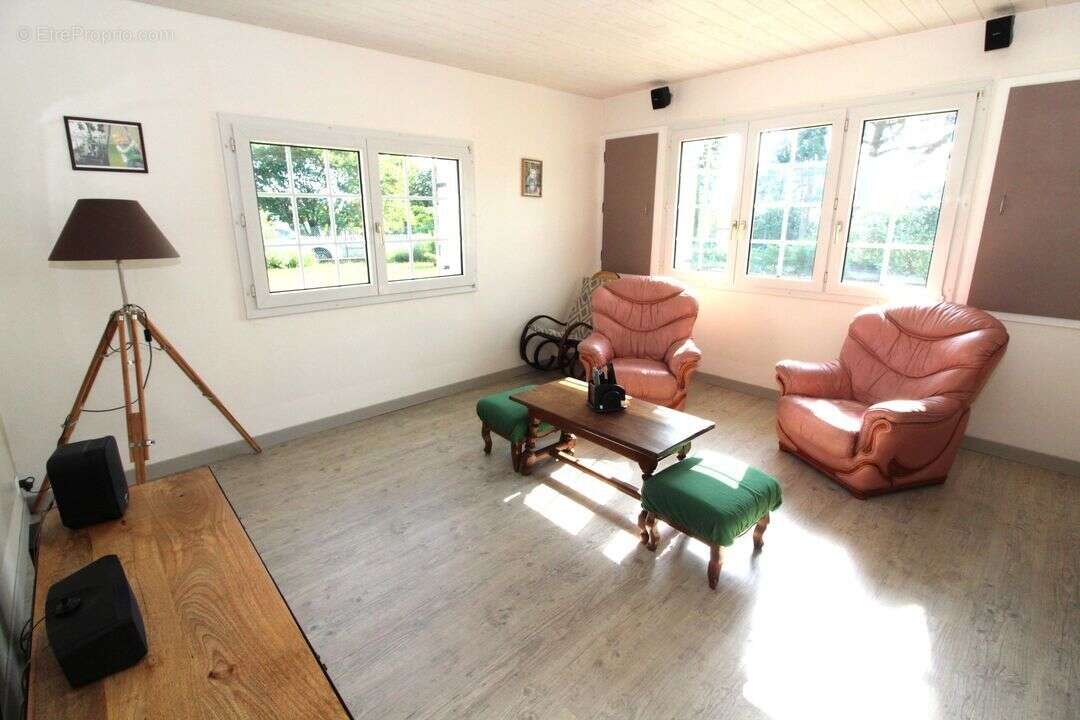 6 MINUTES LANGON - PAVILLON ANNEES 70 - RENOVATION - VUE - Maison à LANGON