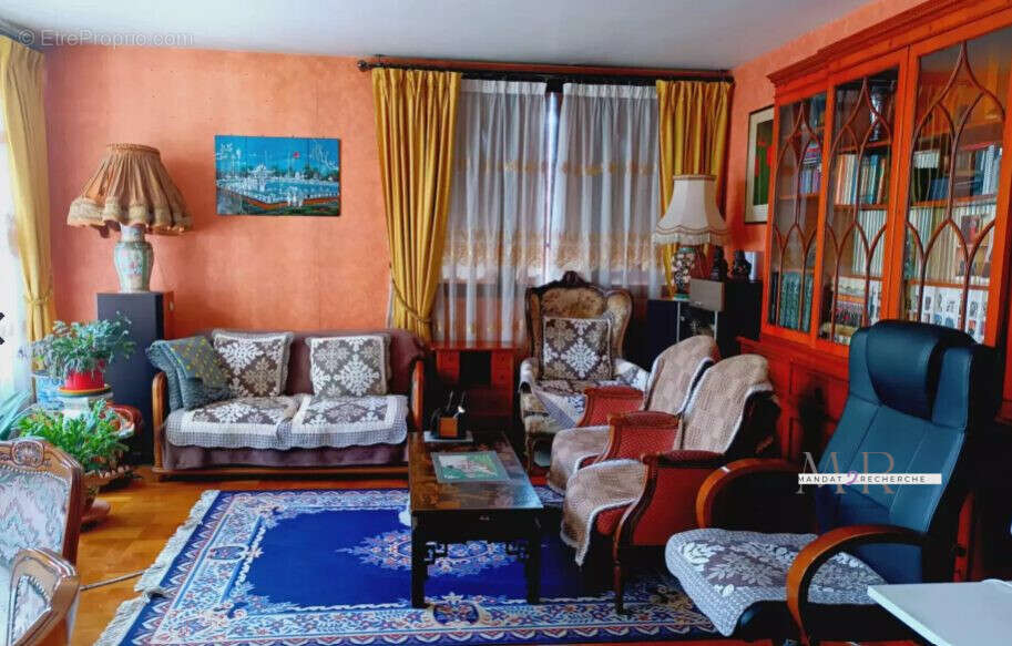 Appartement à CHARENTON-LE-PONT