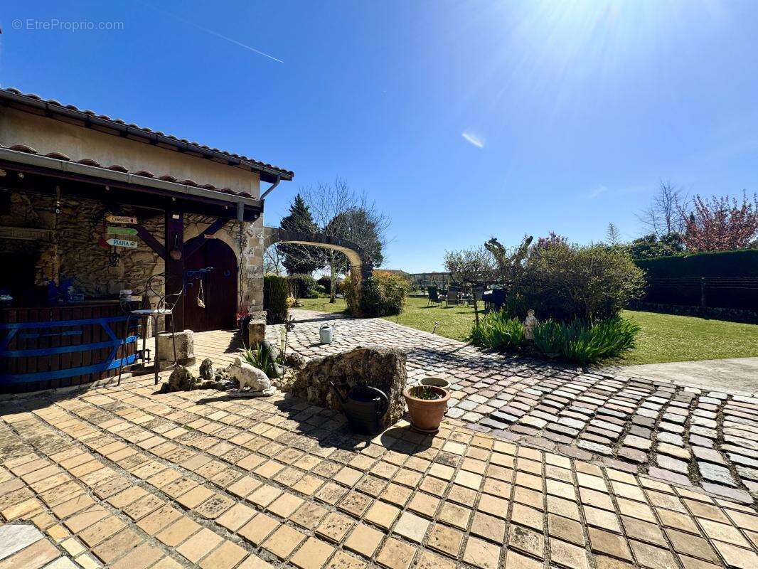Maison 260 m² à Saint-Selve  - photo 12