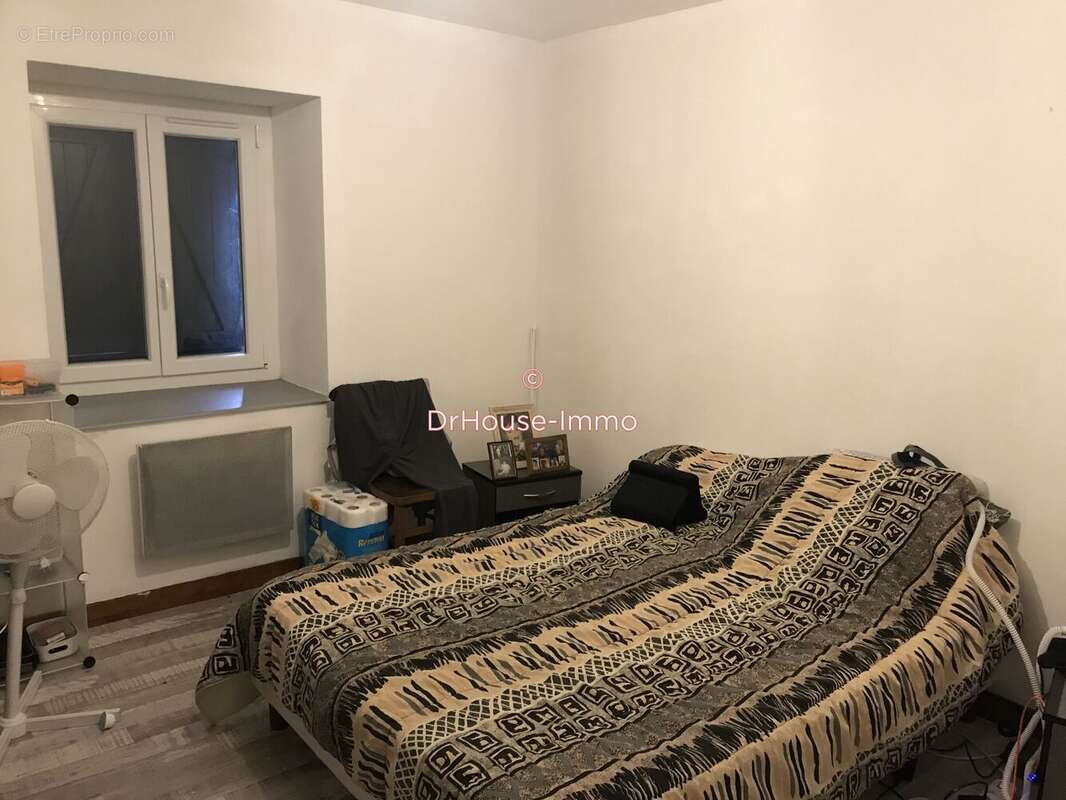 Appartement à COMBEAUFONTAINE