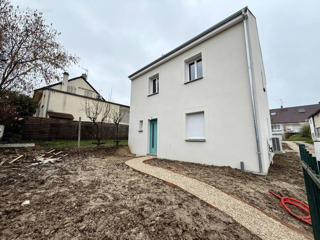 Maison à MORAINVILLIERS