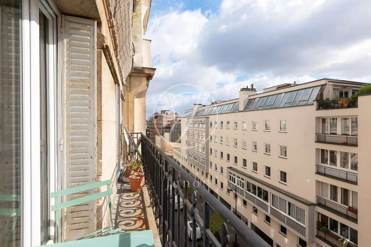 Appartement à PARIS-18E