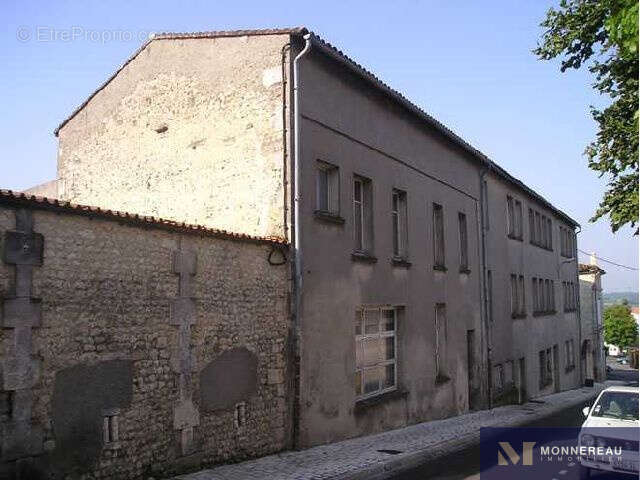 Appartement à BARBEZIEUX-SAINT-HILAIRE