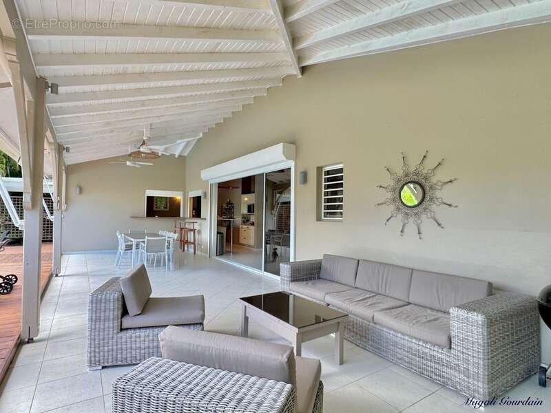 Saint-françois – villa d’exception avec grande piscine, à 5 minutes des plages - photo 2