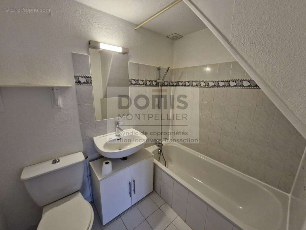 Maison à VIC-LA-GARDIOLE