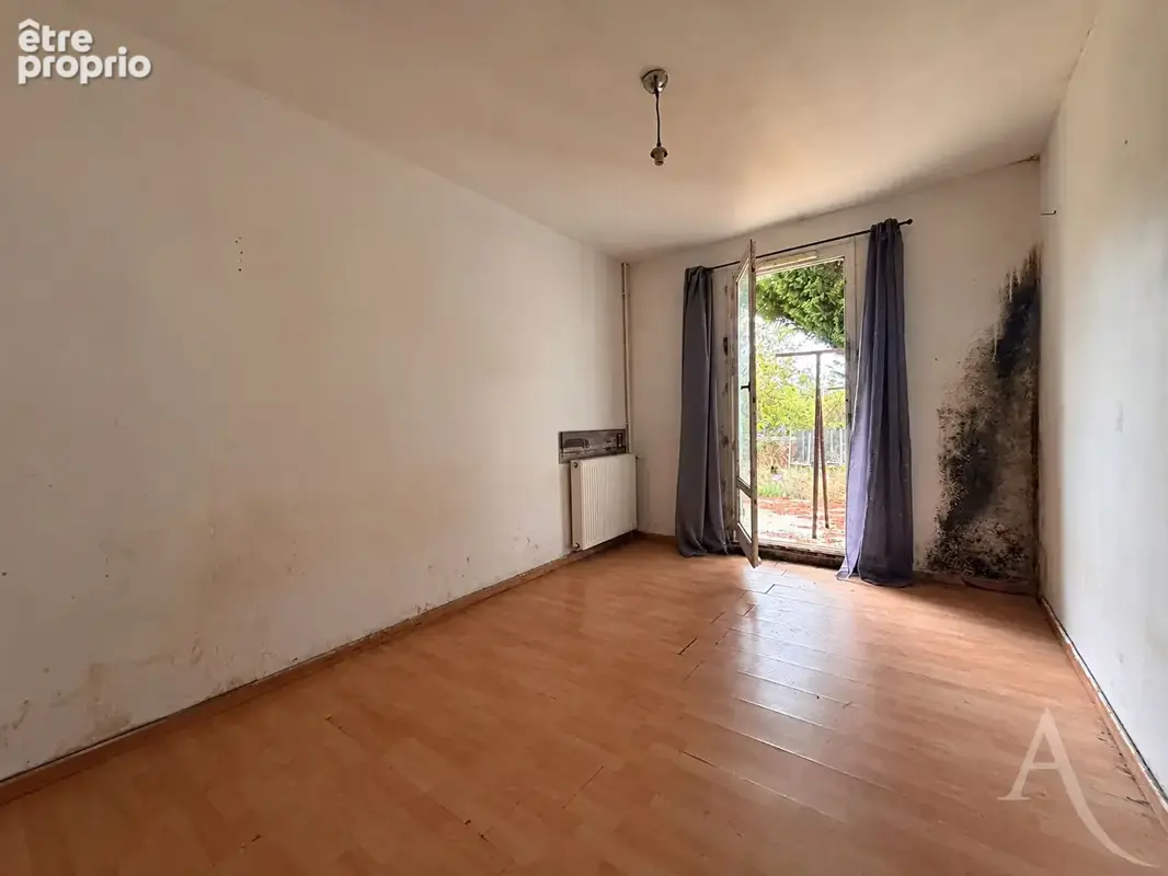 Bourges Asnières - Maison mitoyenne de plain-pied - A rénover - photo 11