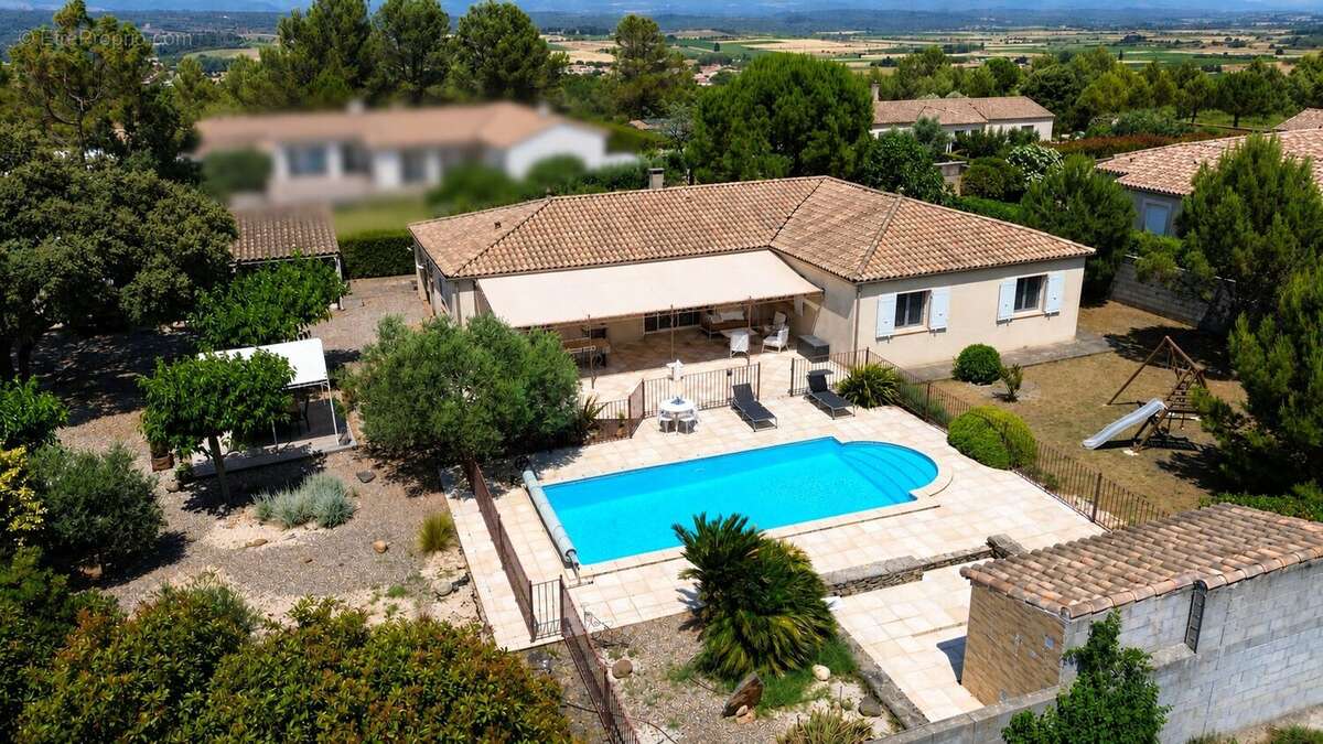 Maison à VILLEMOUSTAUSSOU