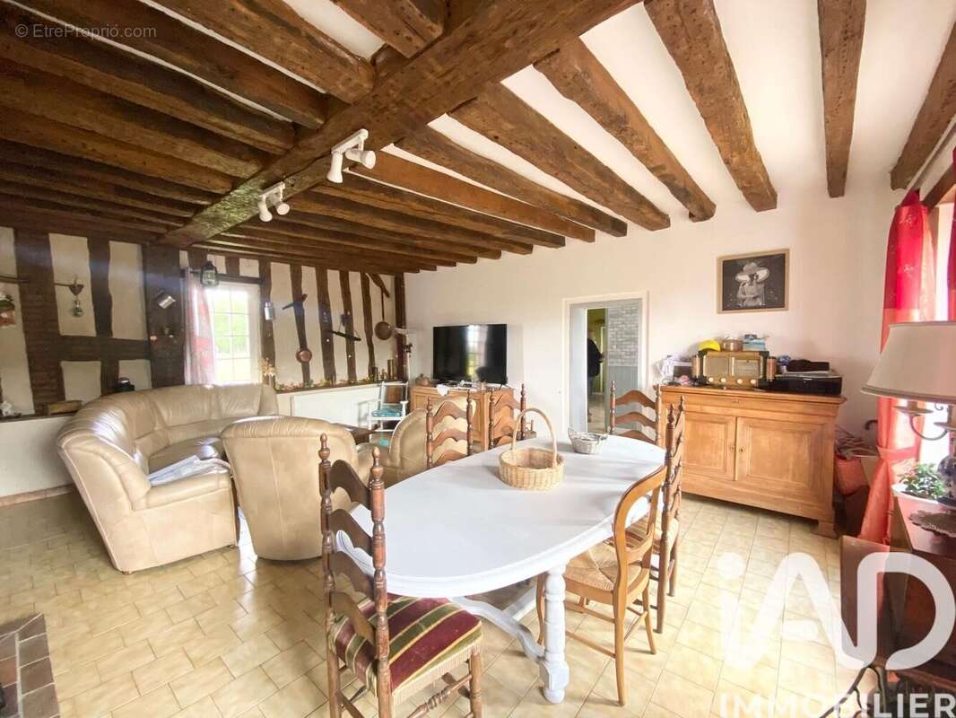 Maison 132 m² à Saint-Victor-De-Buthon  - photo 8