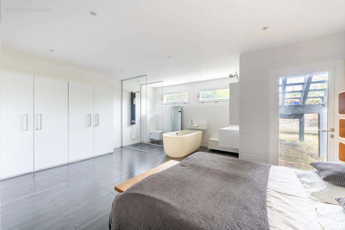 Maison à MAURECOURT